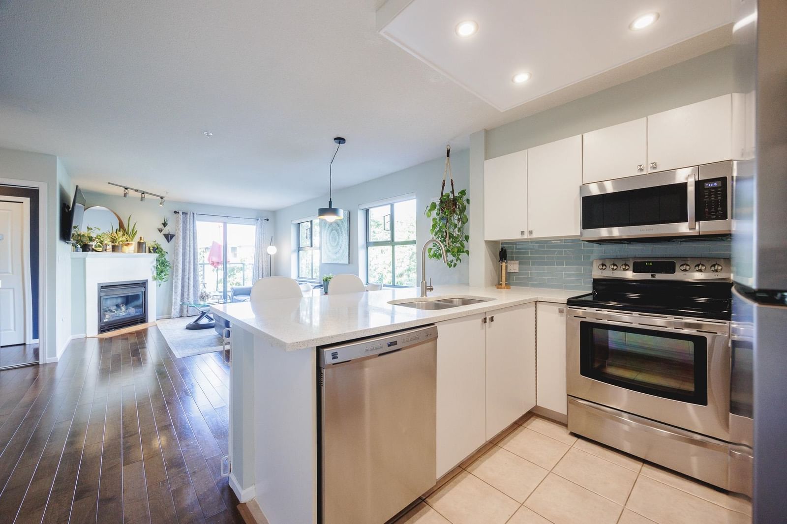 Listing Image 12