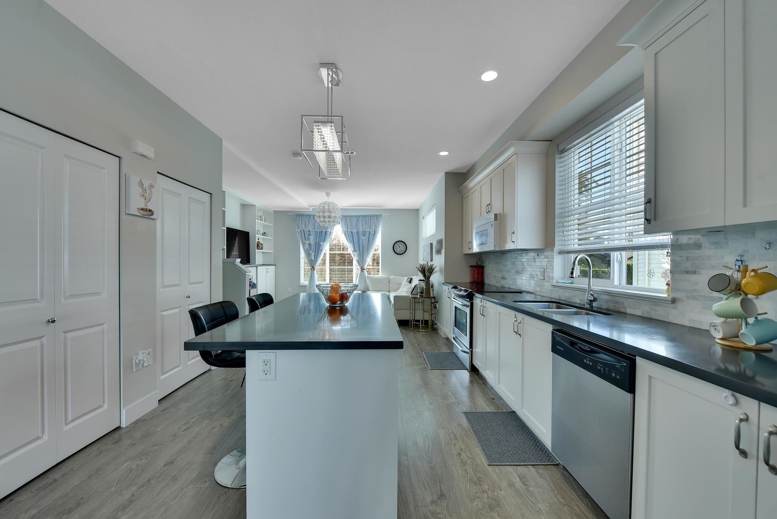 Listing Image 13