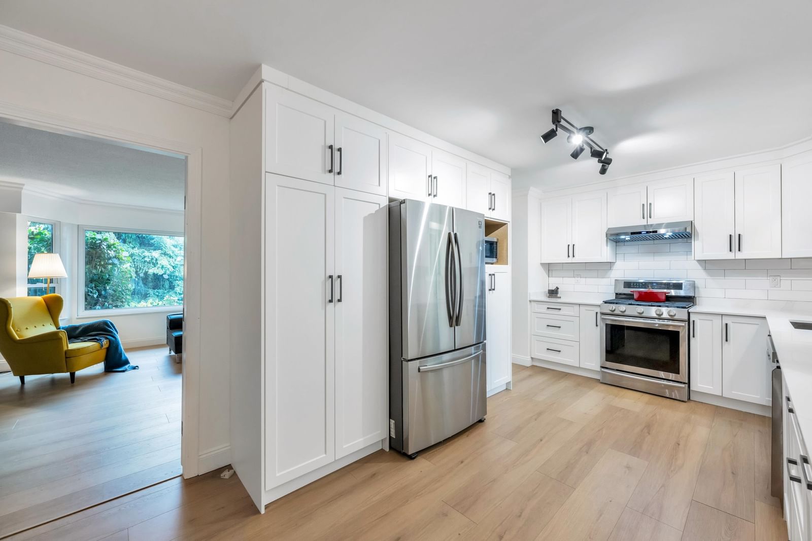 Listing Image 9