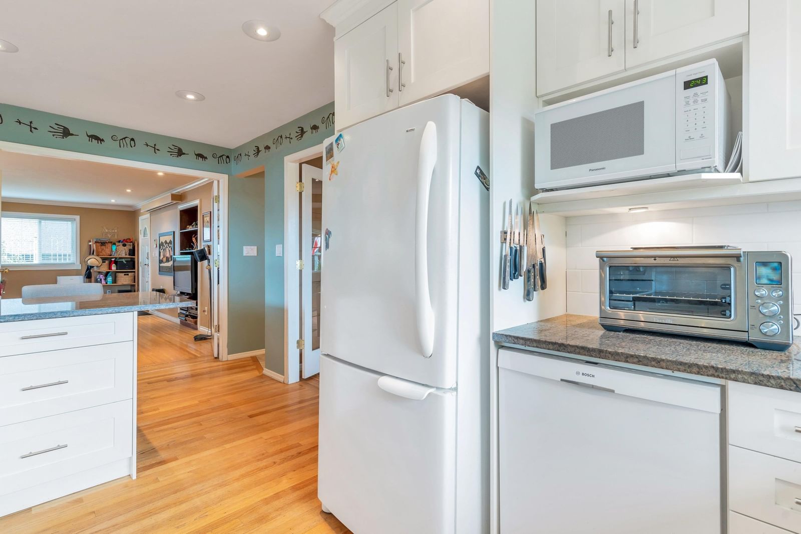 Listing Image 12