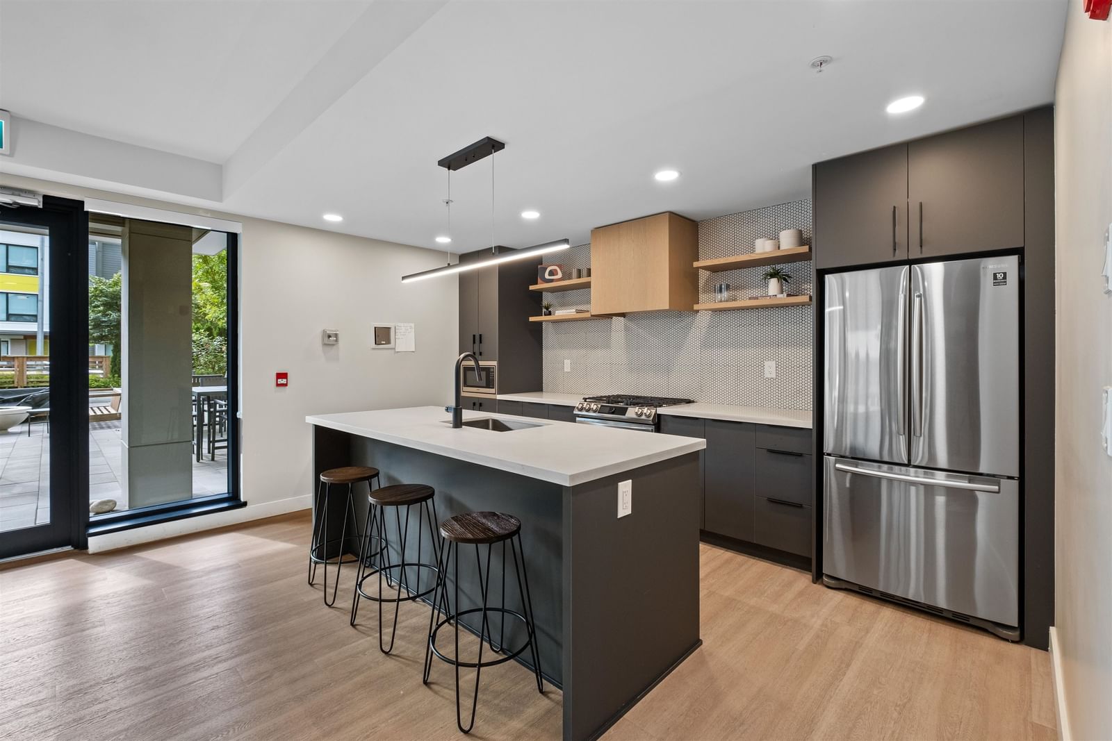 Listing Image 19