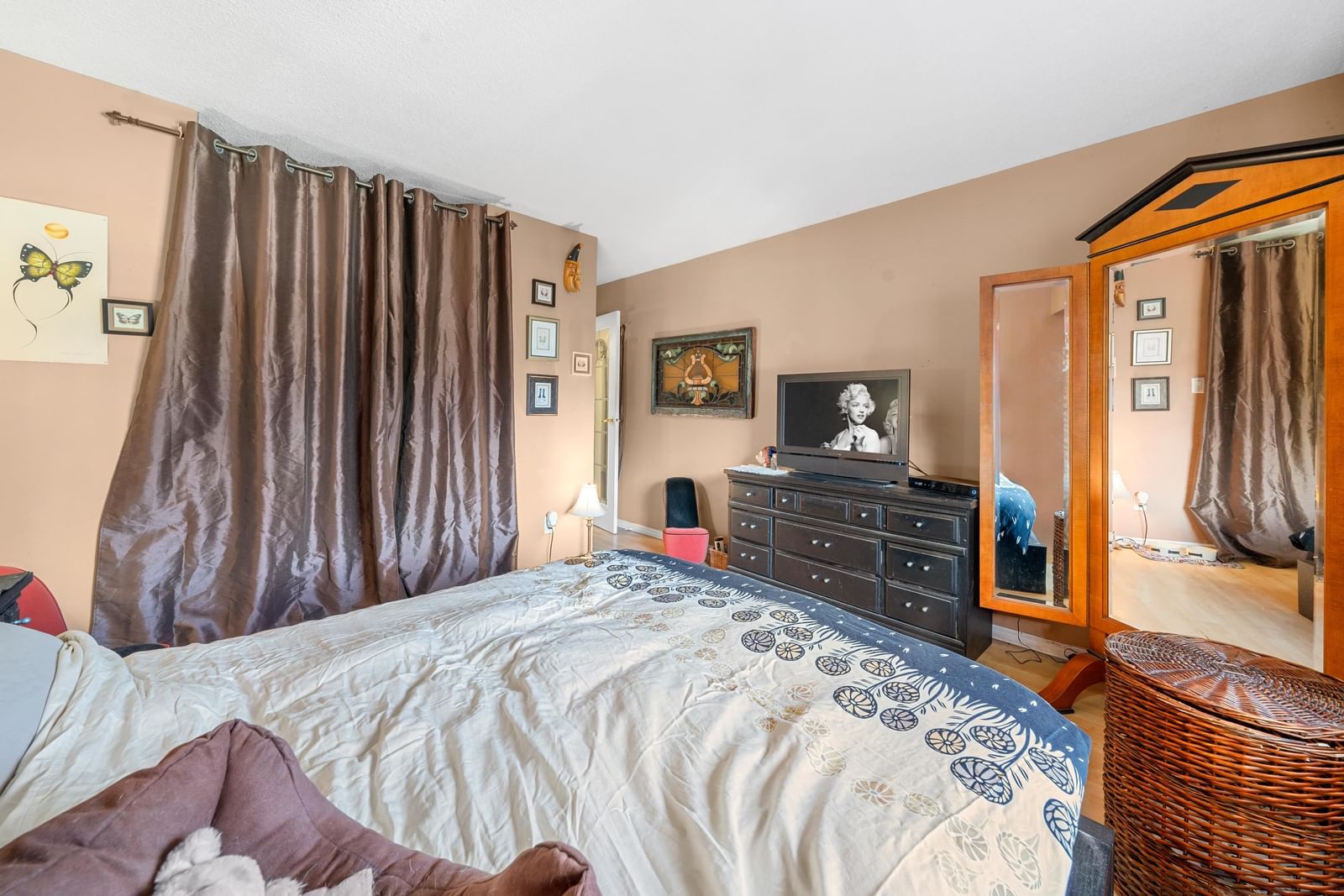 Listing Image 20