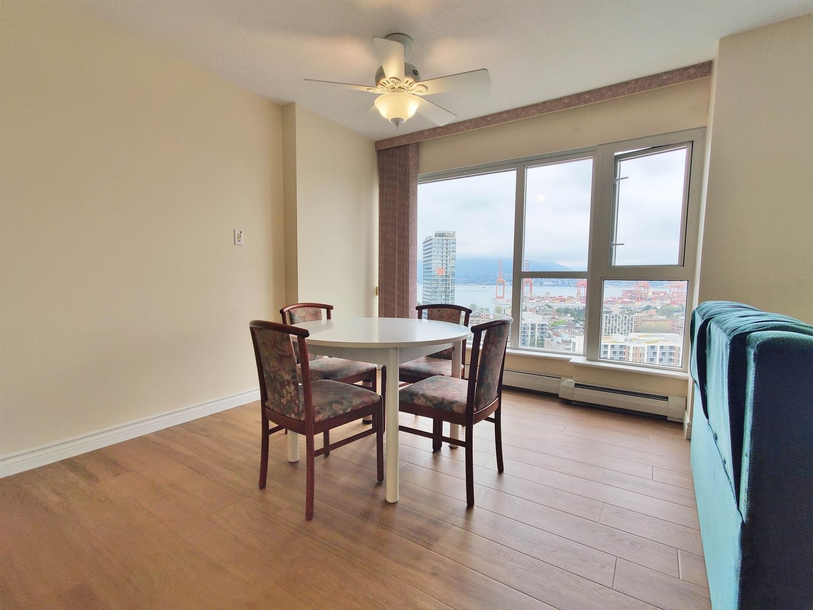 Listing Image 10
