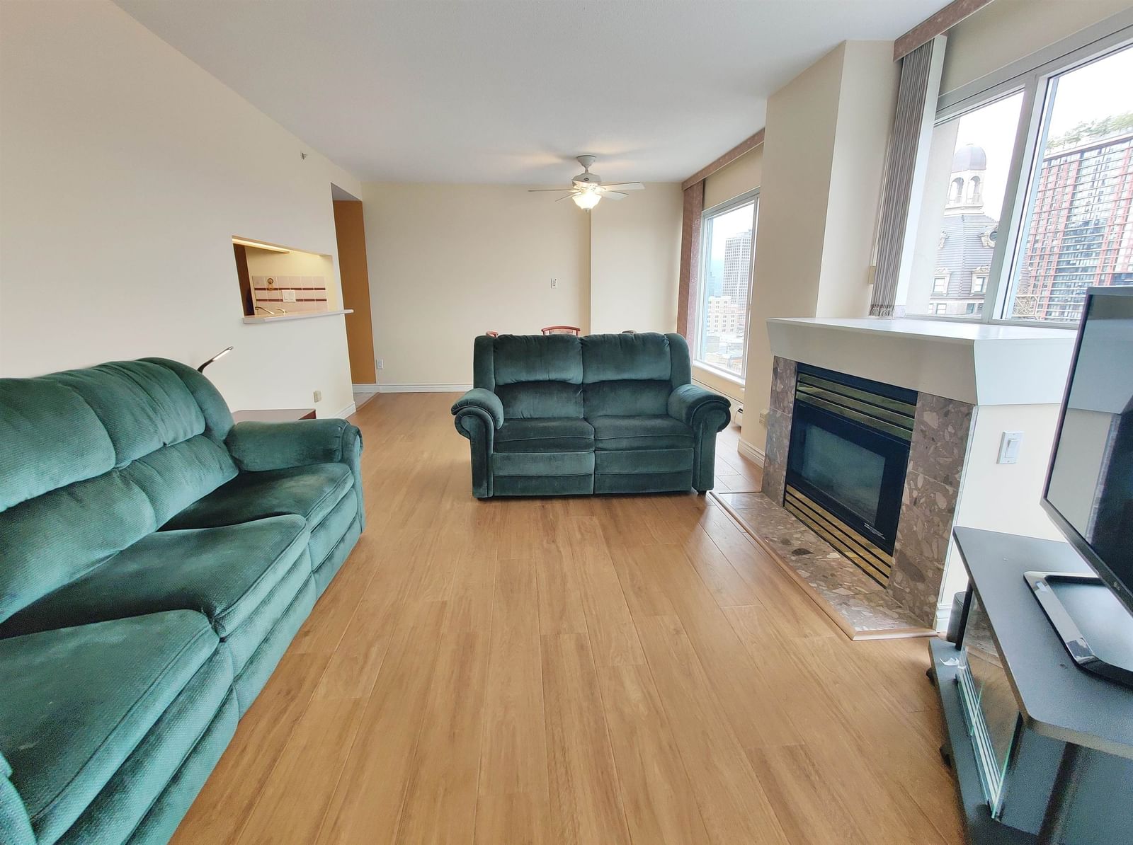 Listing Image 14