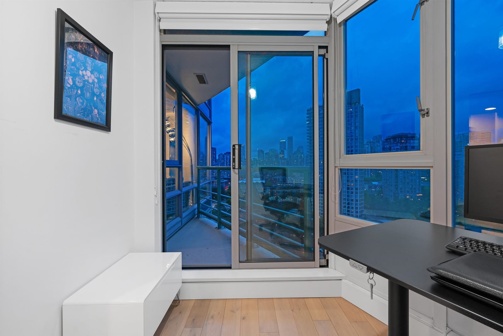 Listing Image 12