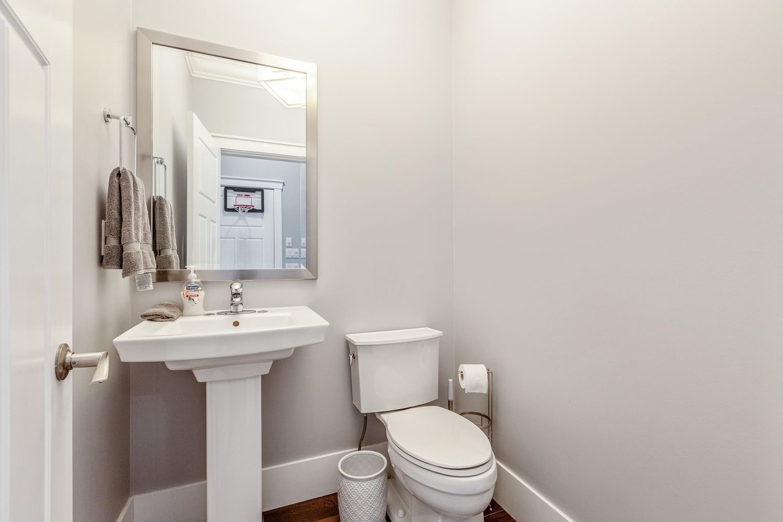 Listing Image 13