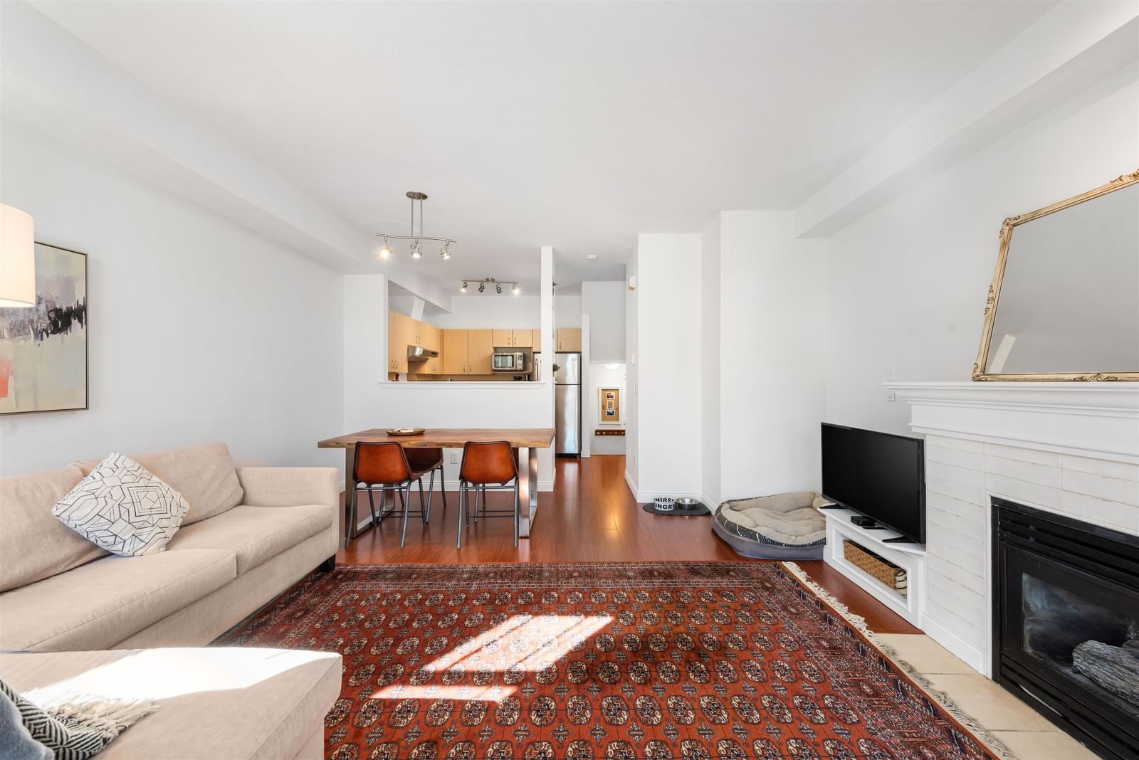 Listing Image 6