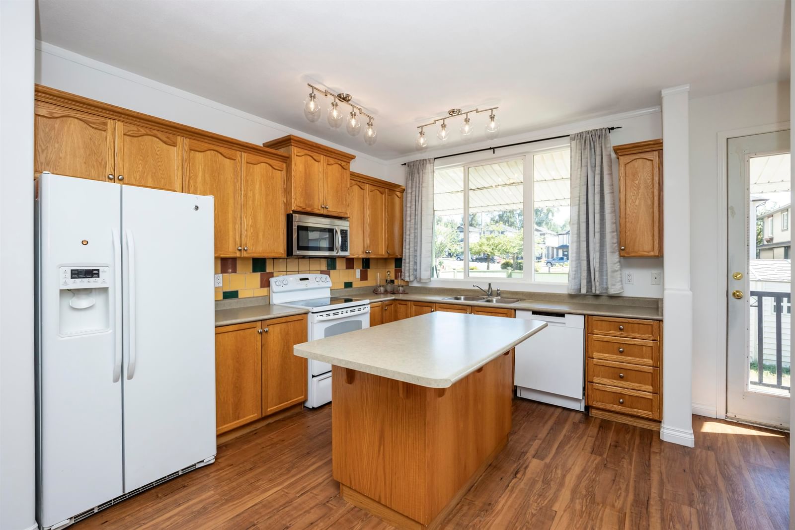 Listing Image 5