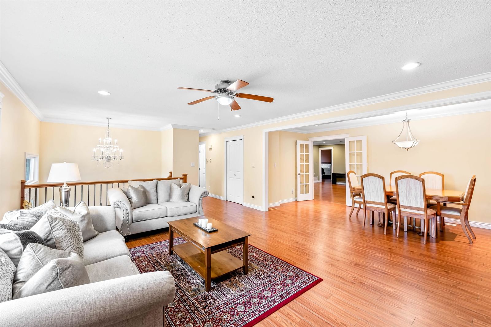 Listing Image 4