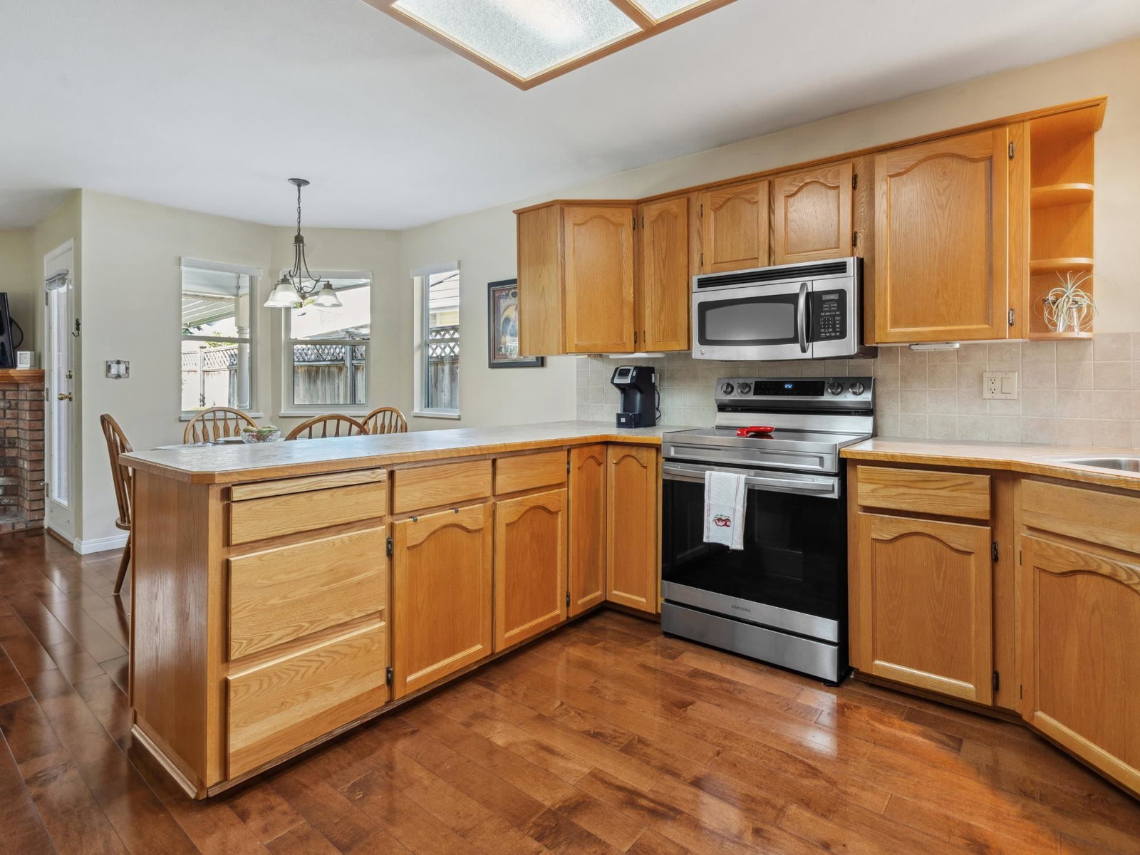 Listing Image 5