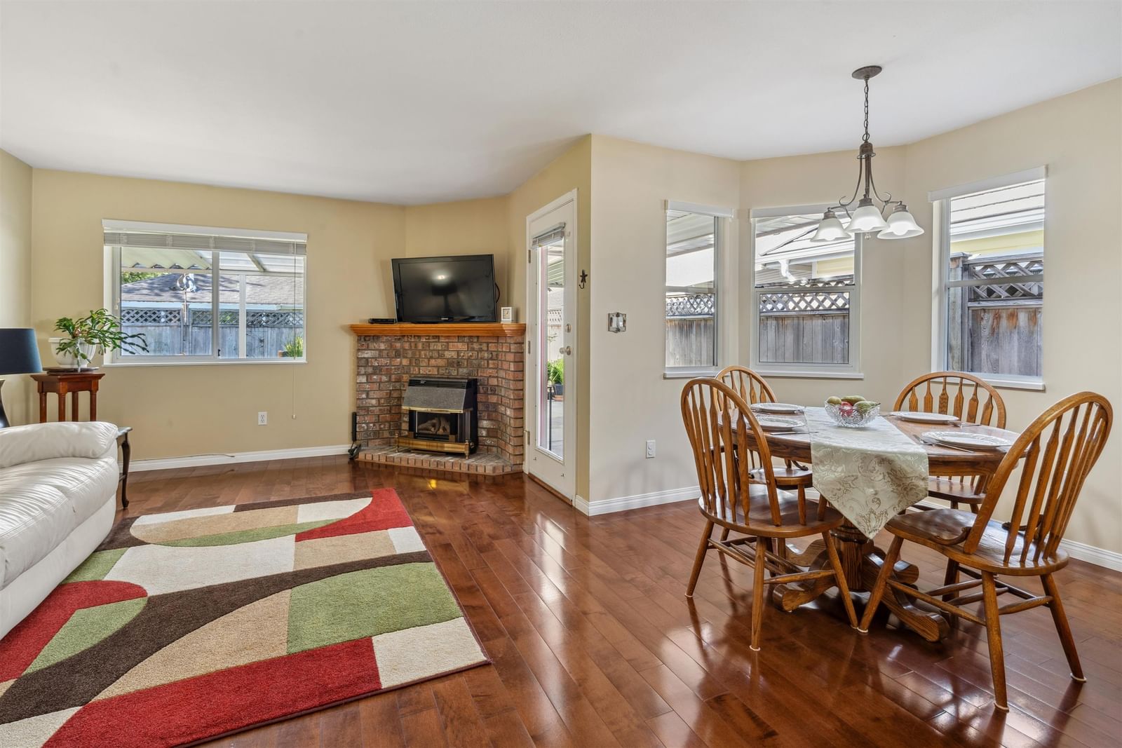 Listing Image 6