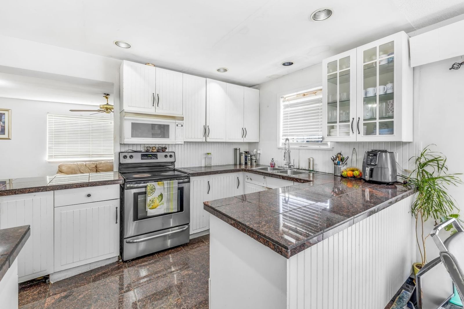 Listing Image 9