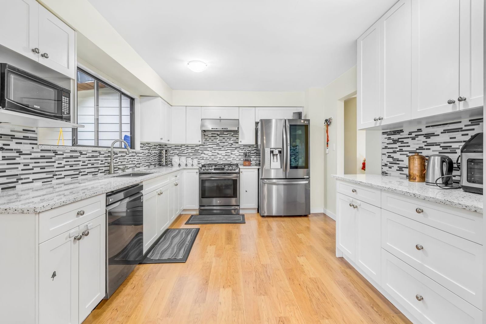 Listing Image 12