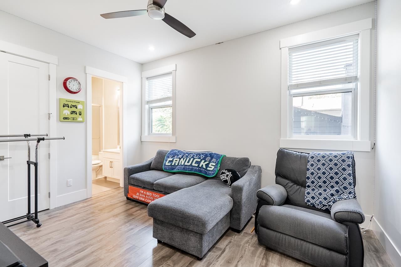 Listing Image 11