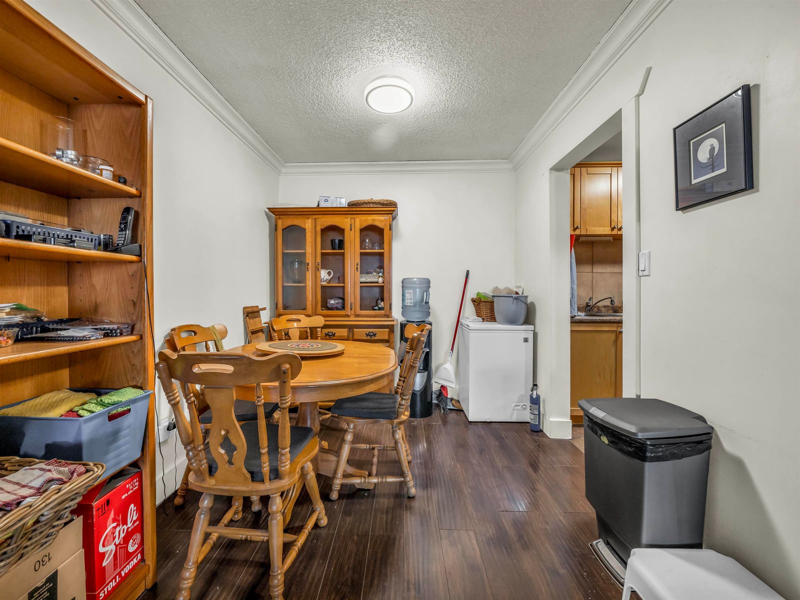Listing Image 6