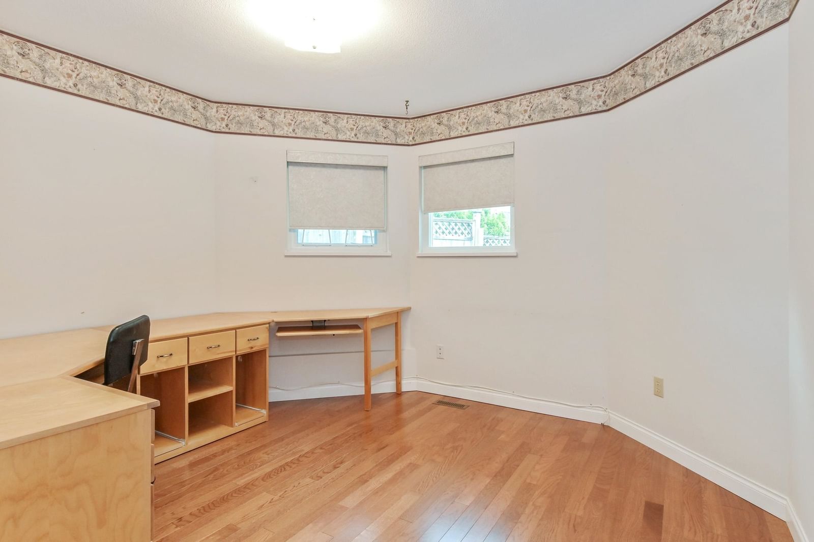 Listing Image 17