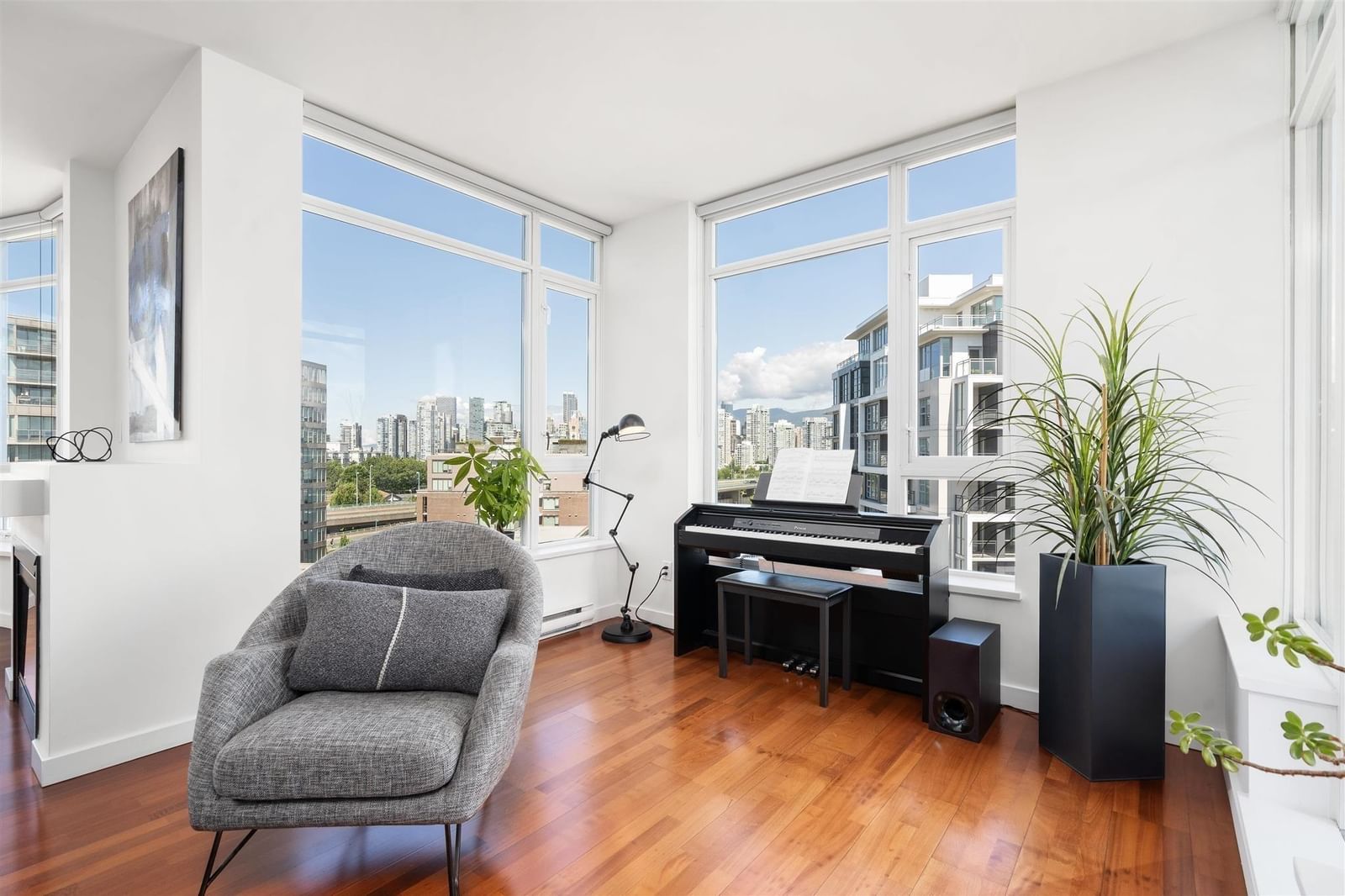 Listing Image 10