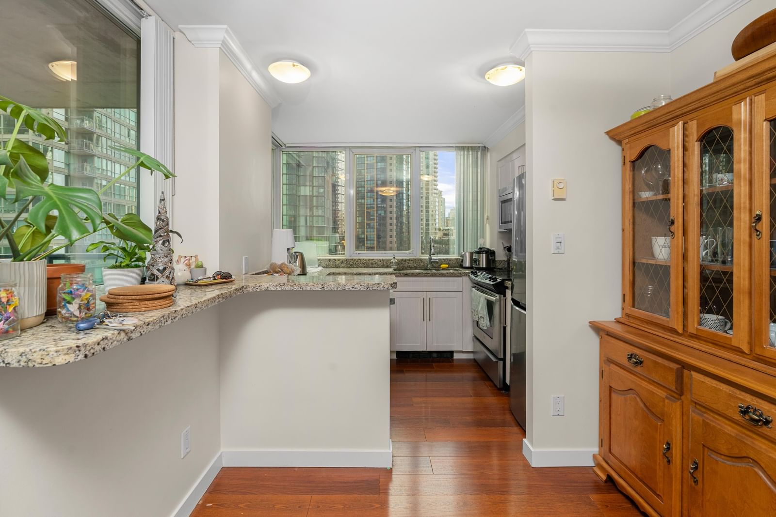 Listing Image 10