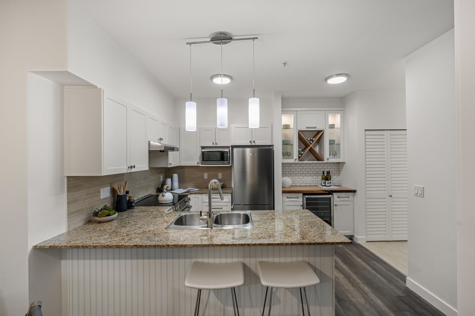 Listing Image 9