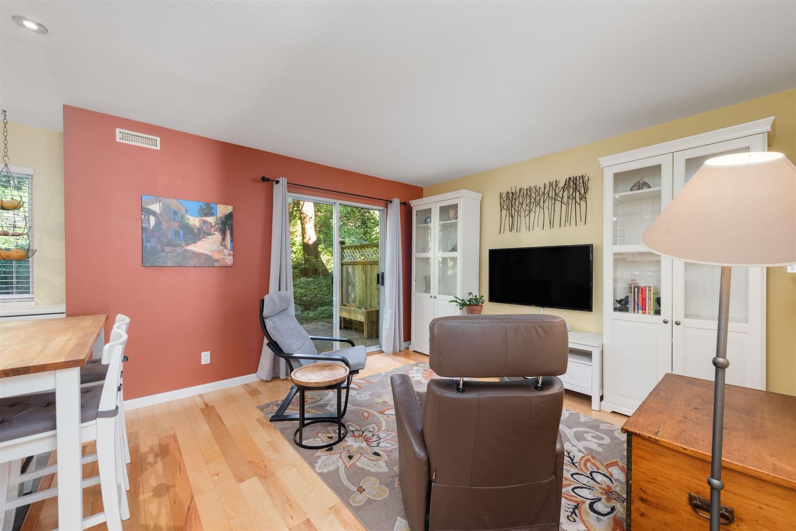Listing Image 12