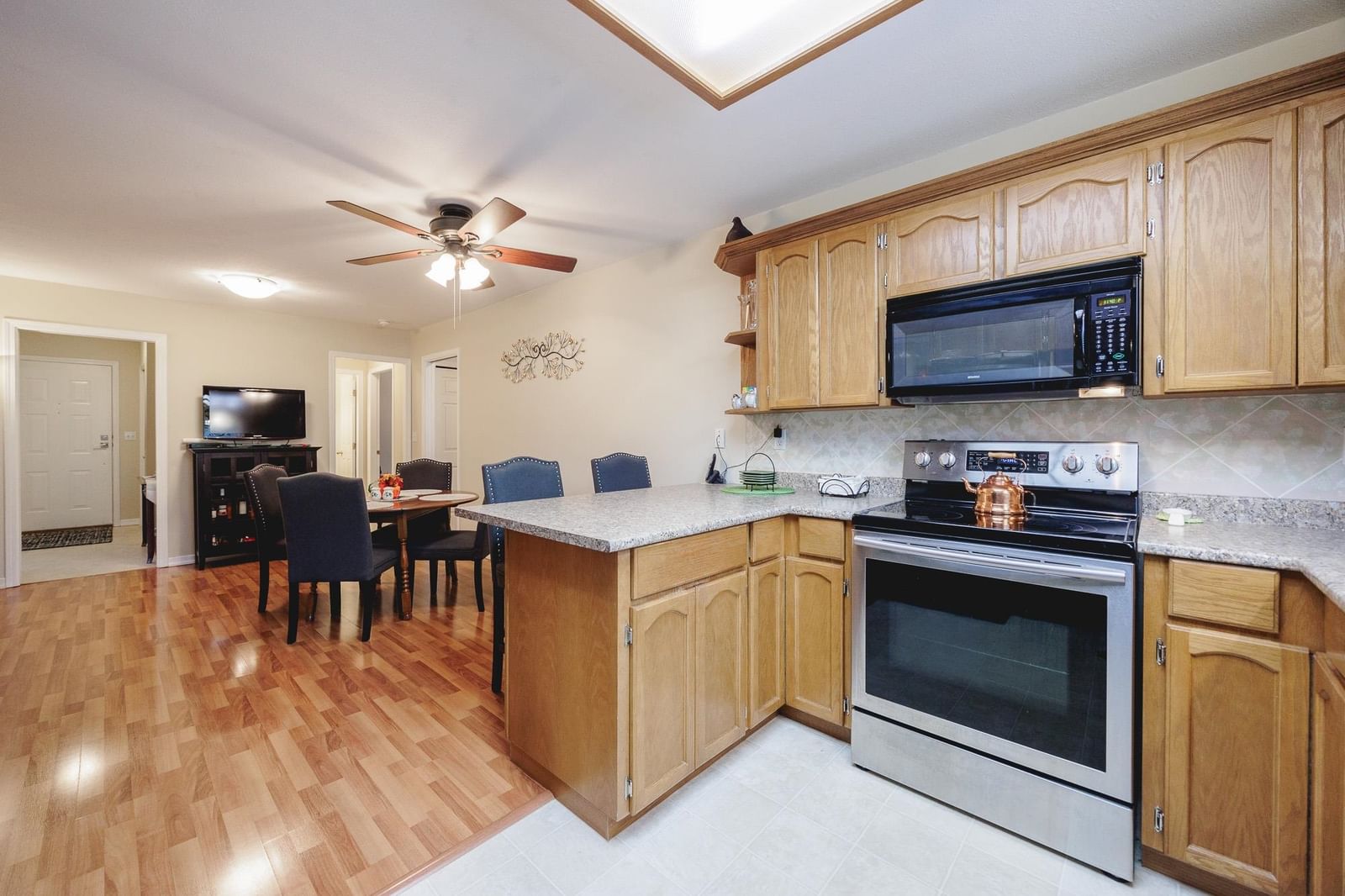 Listing Image 8