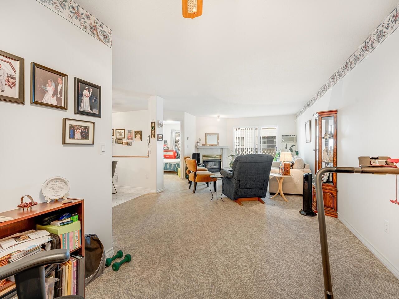 Listing photo 2