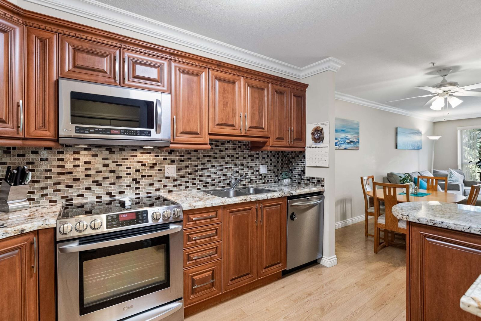 Listing Image 12