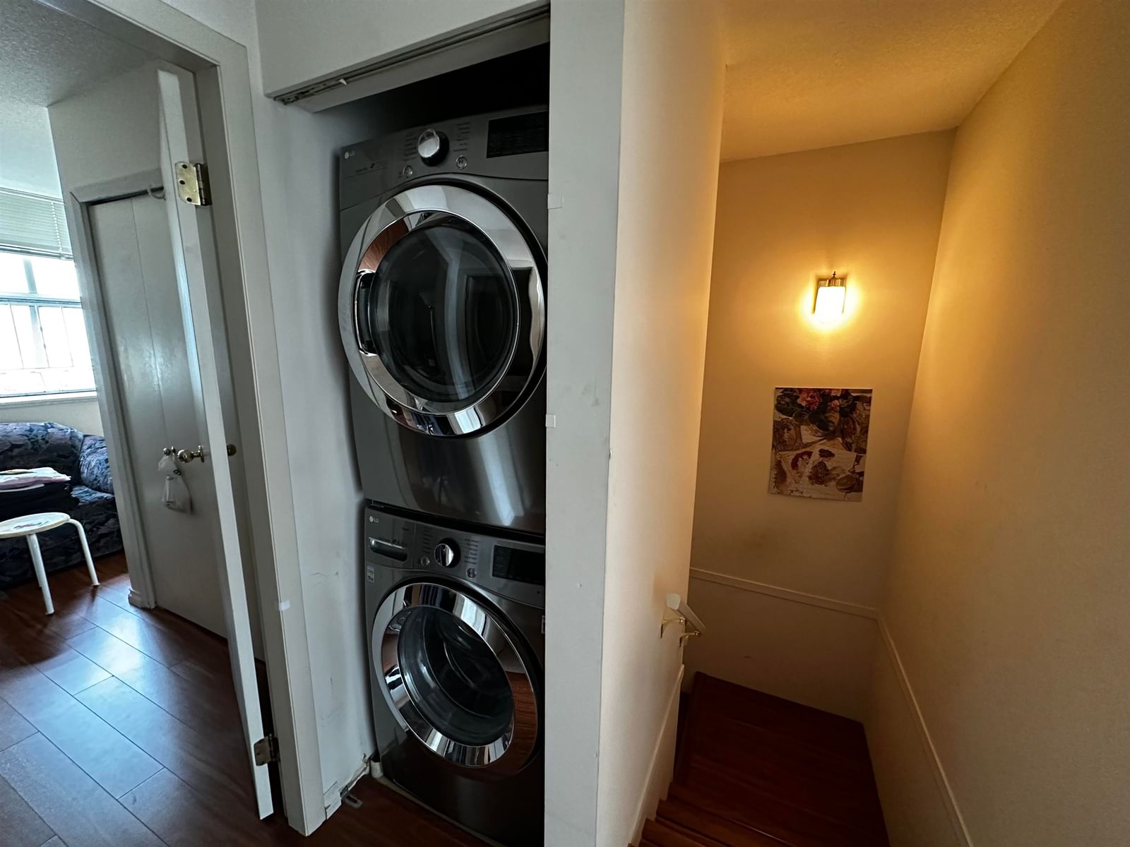Listing Image 6