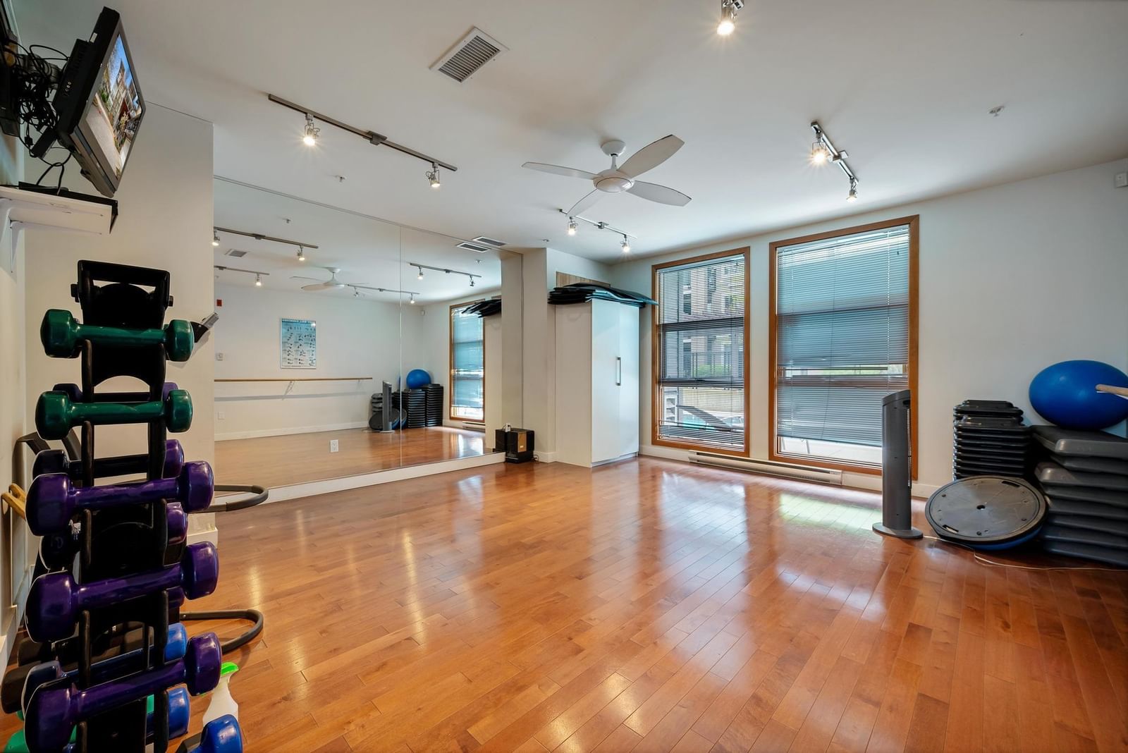 Listing Image 16