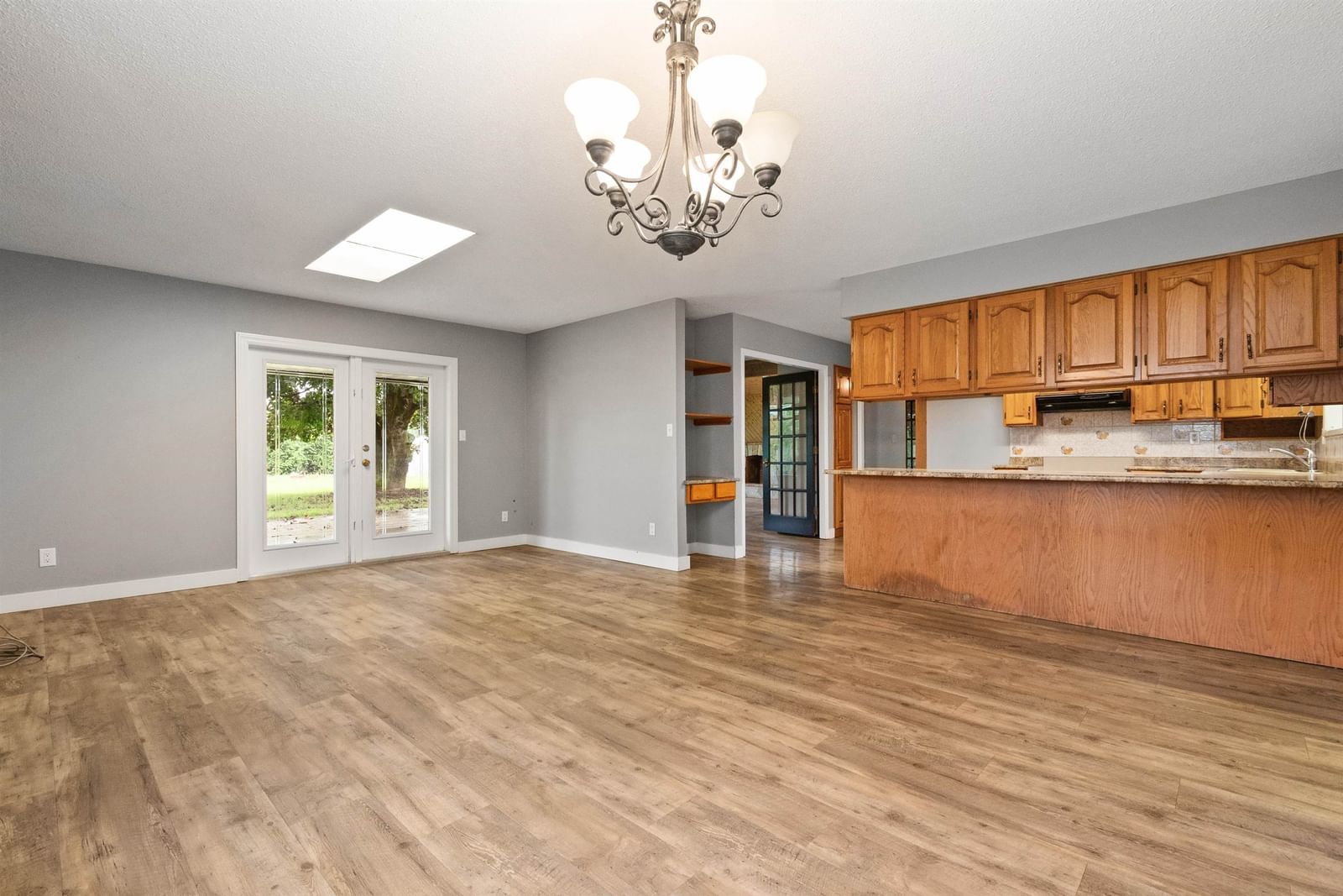 Listing Image 19