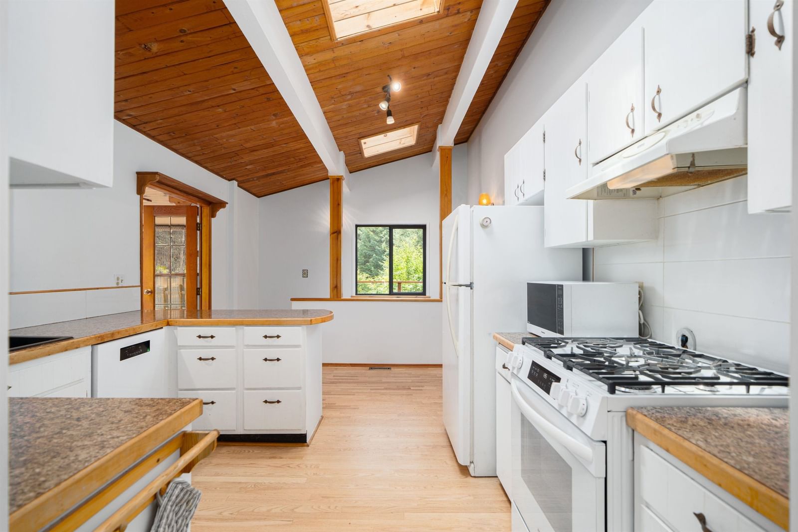 Listing Image 16