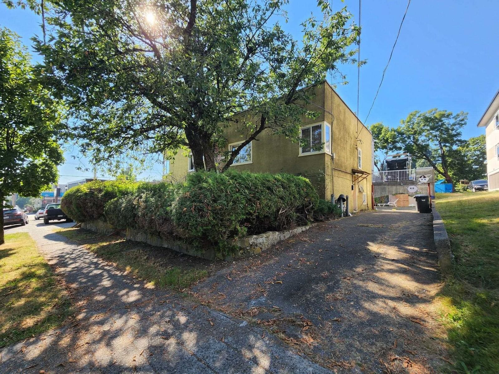 Listing Image 8