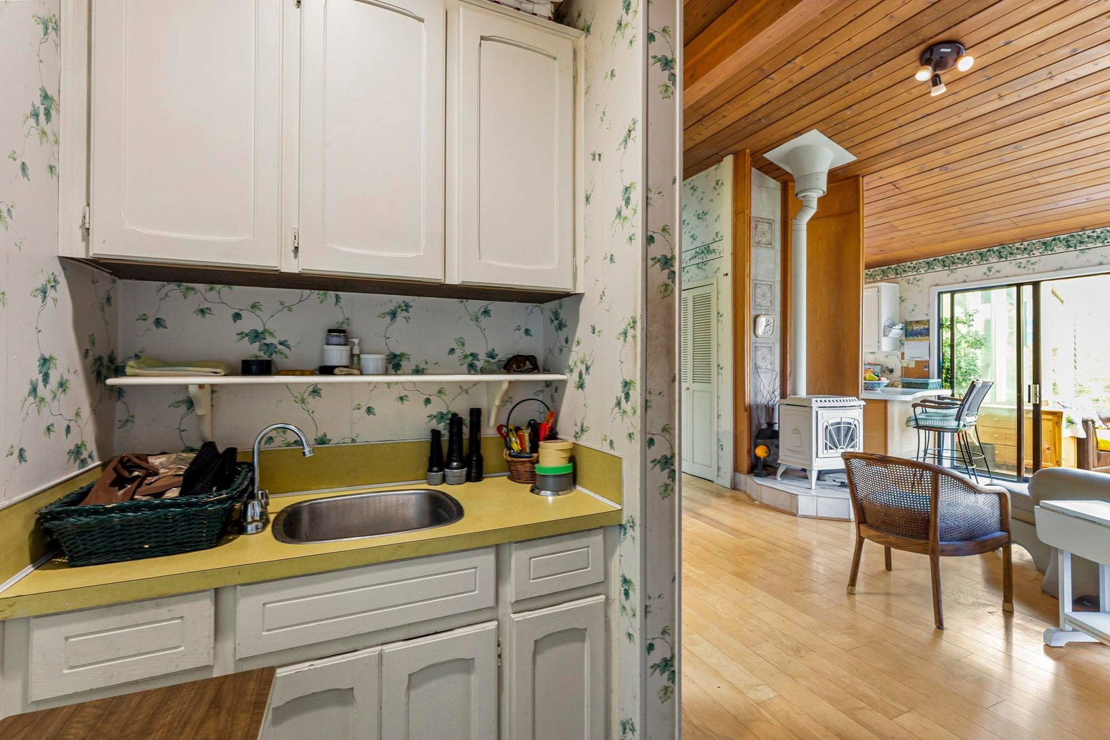 Listing Image 12