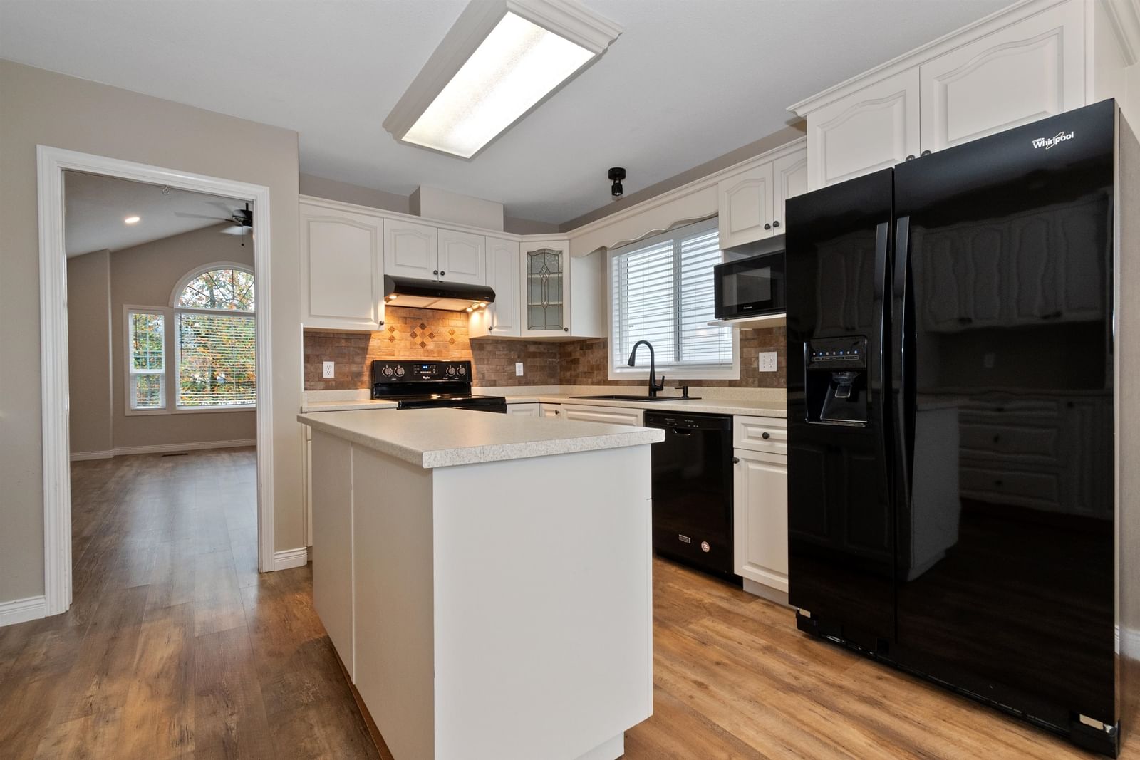 Listing Image 9