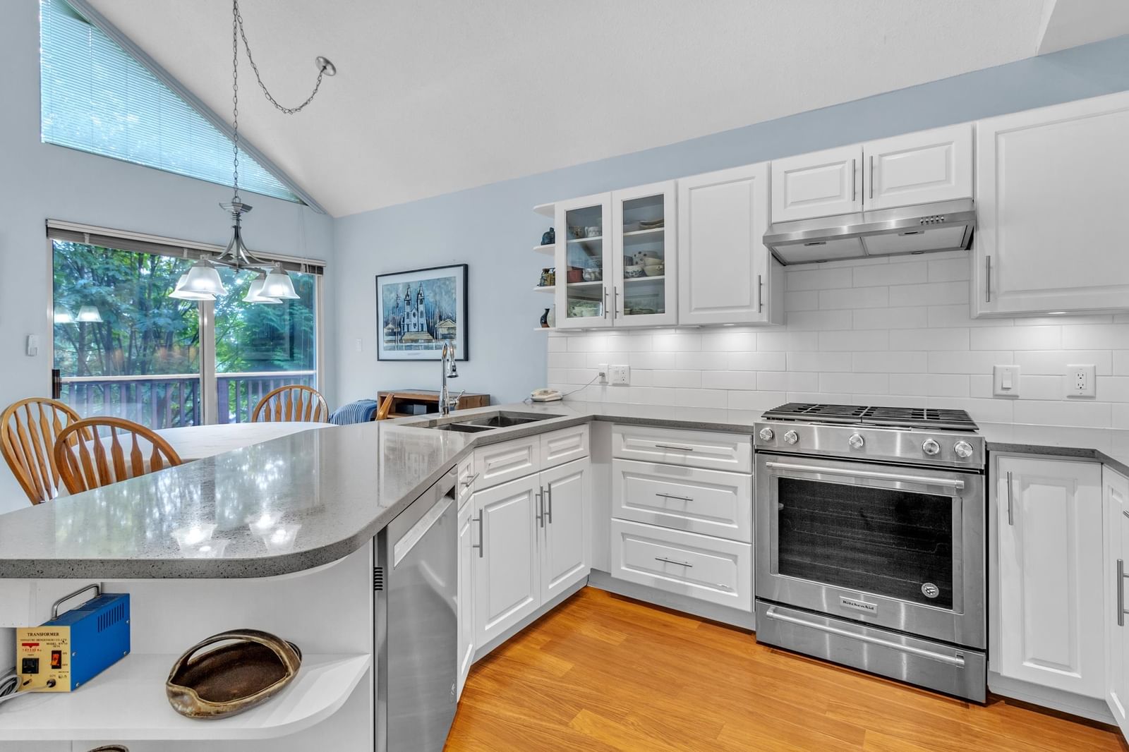 Listing Image 12