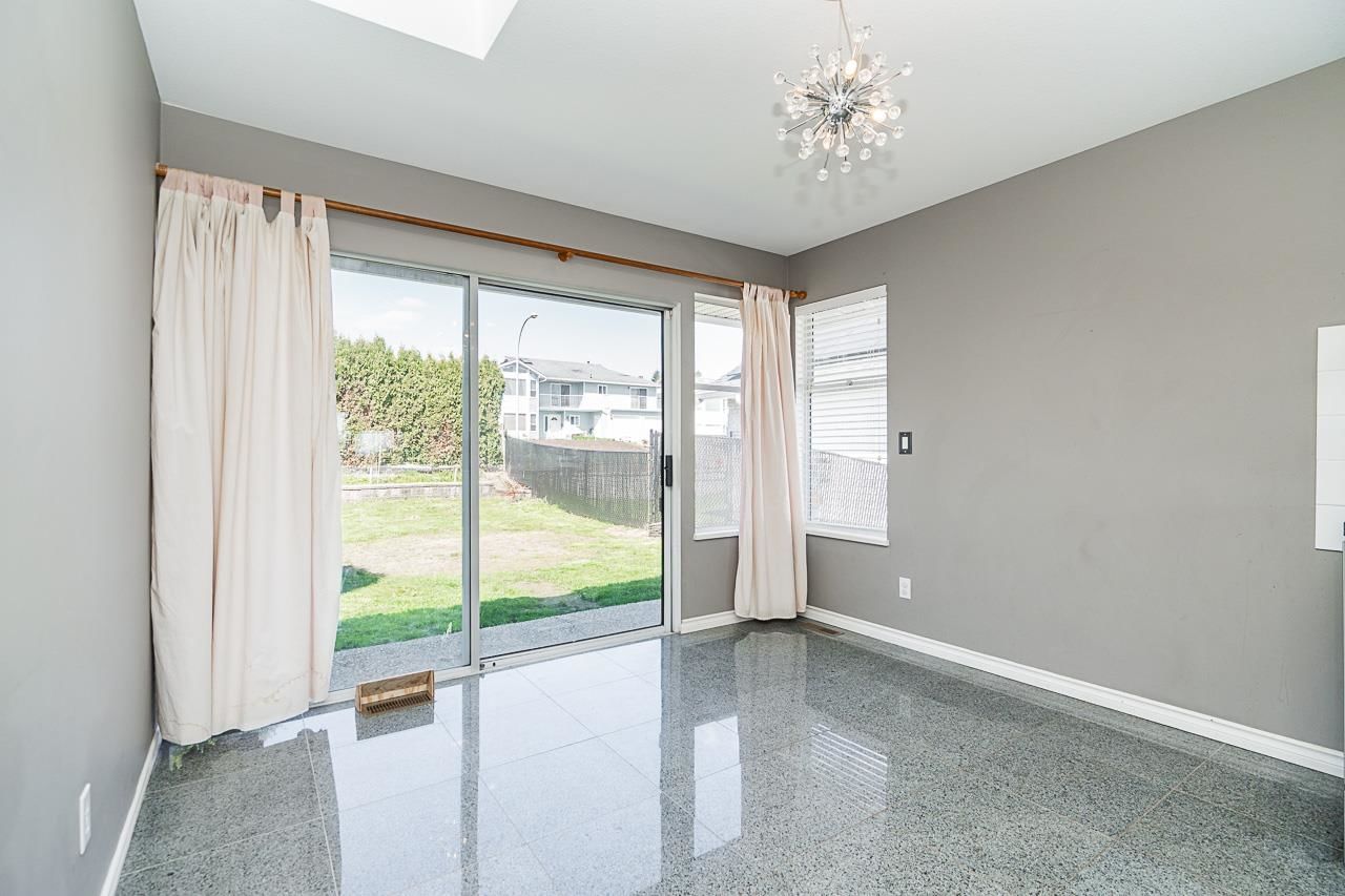 Listing Image 12