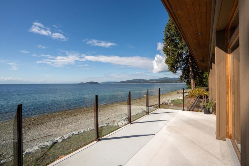 4893 Sunshine Coast Highway, Sechelt, British Columbia (MLS R2933329)