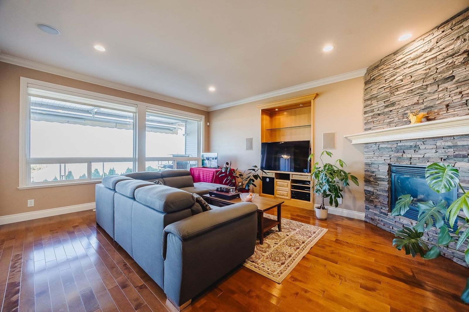 Listing Image 12
