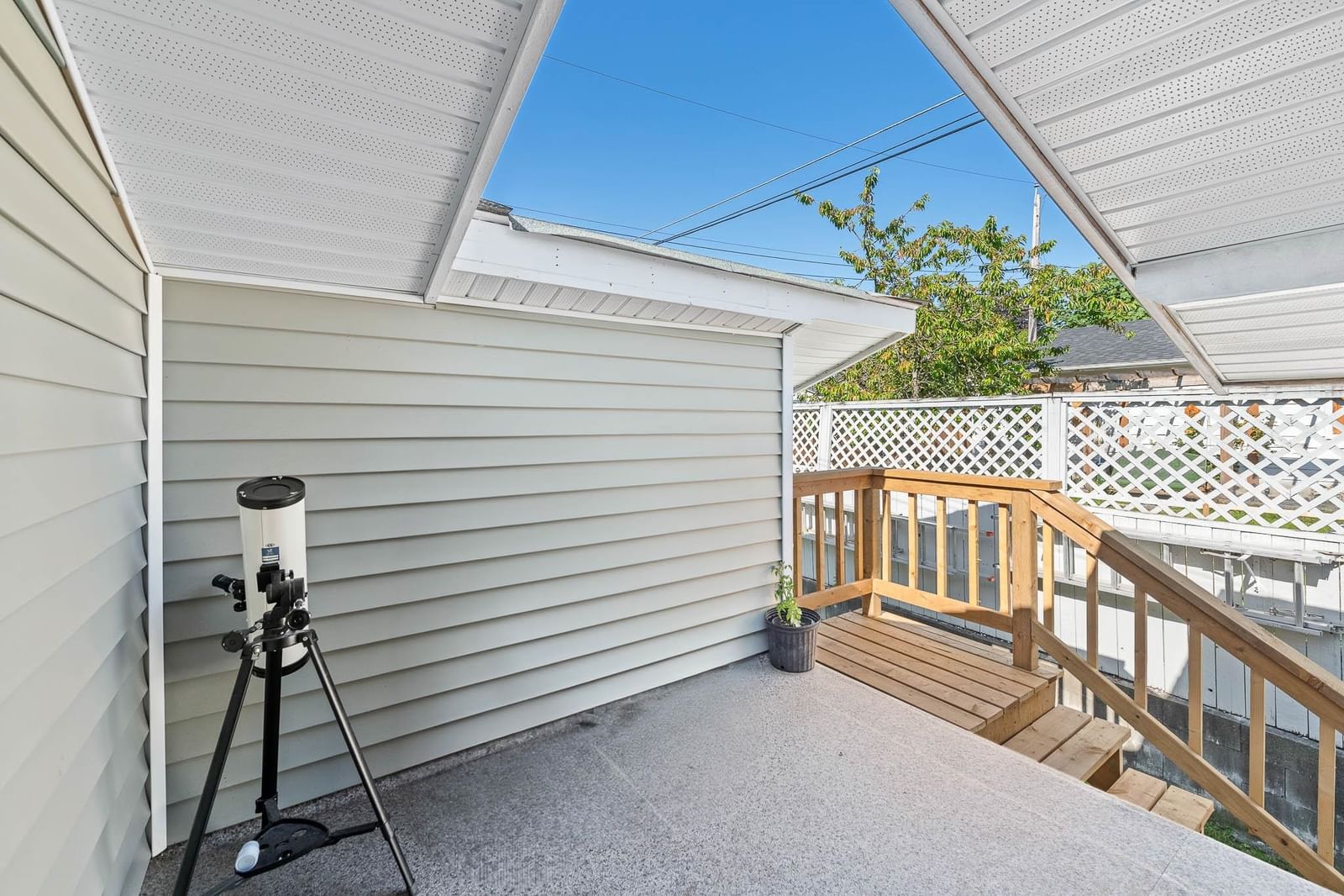 Listing Image 11