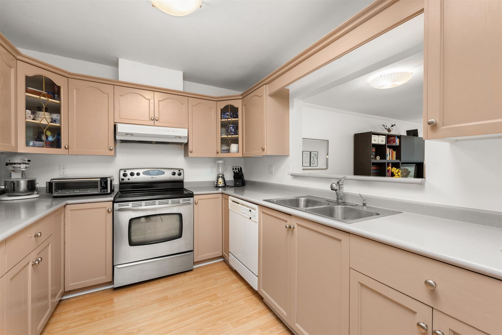 Listing Image 8