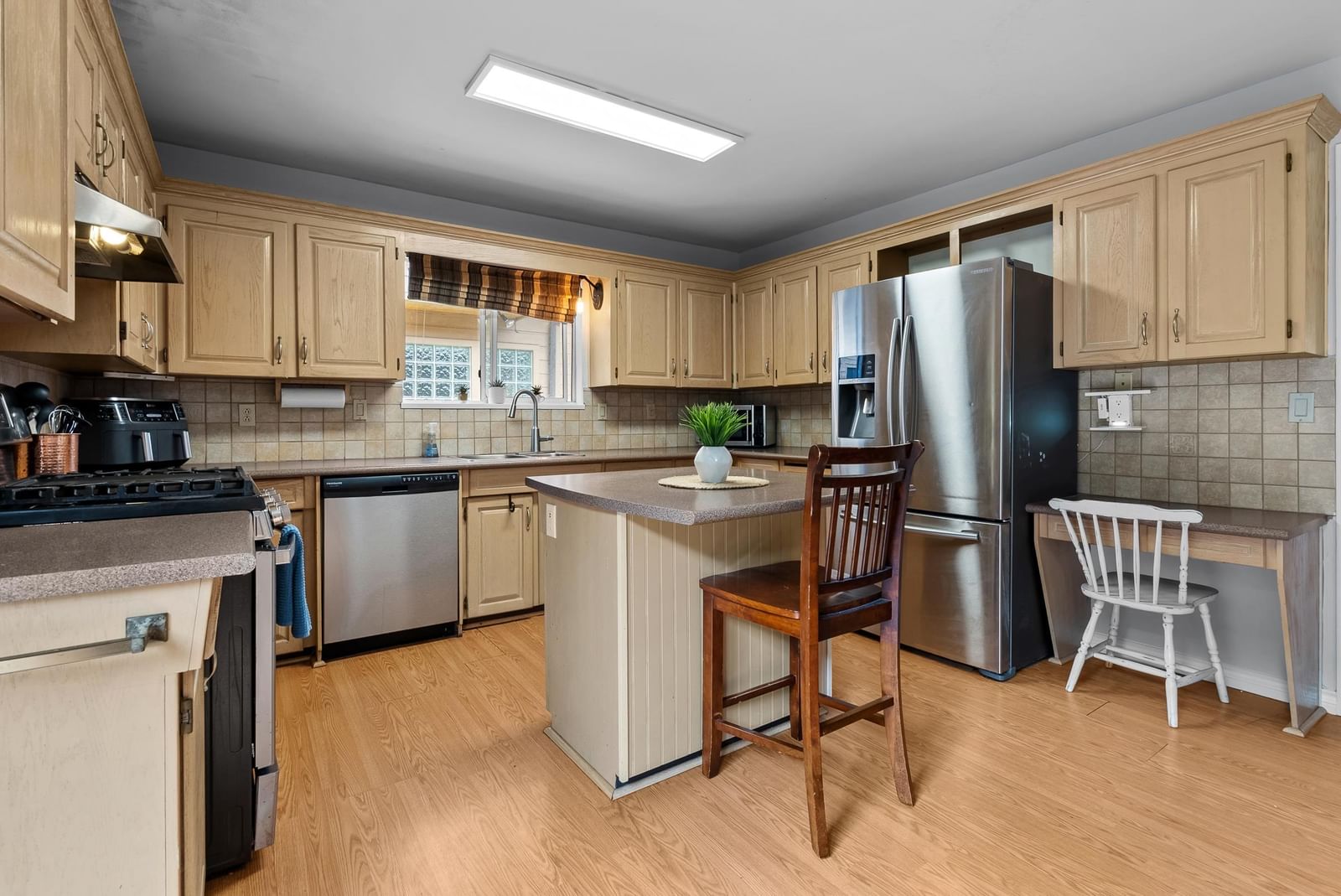 Listing Image 10