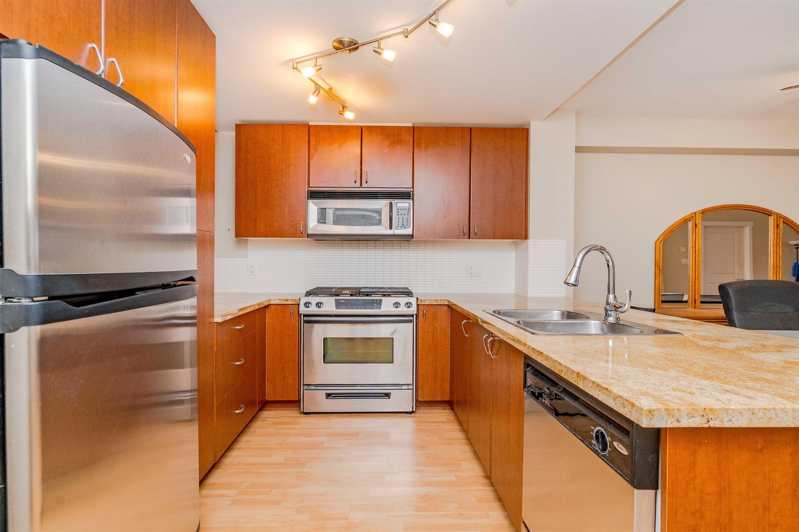 Listing Image 15