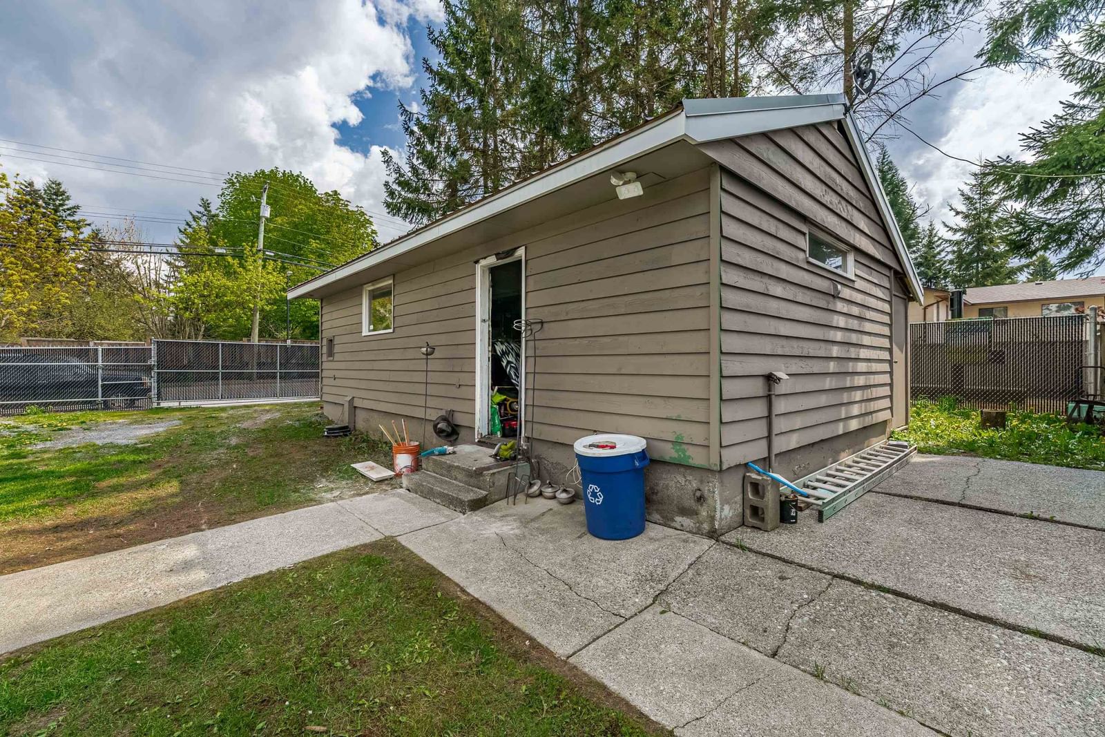 Listing Image 16