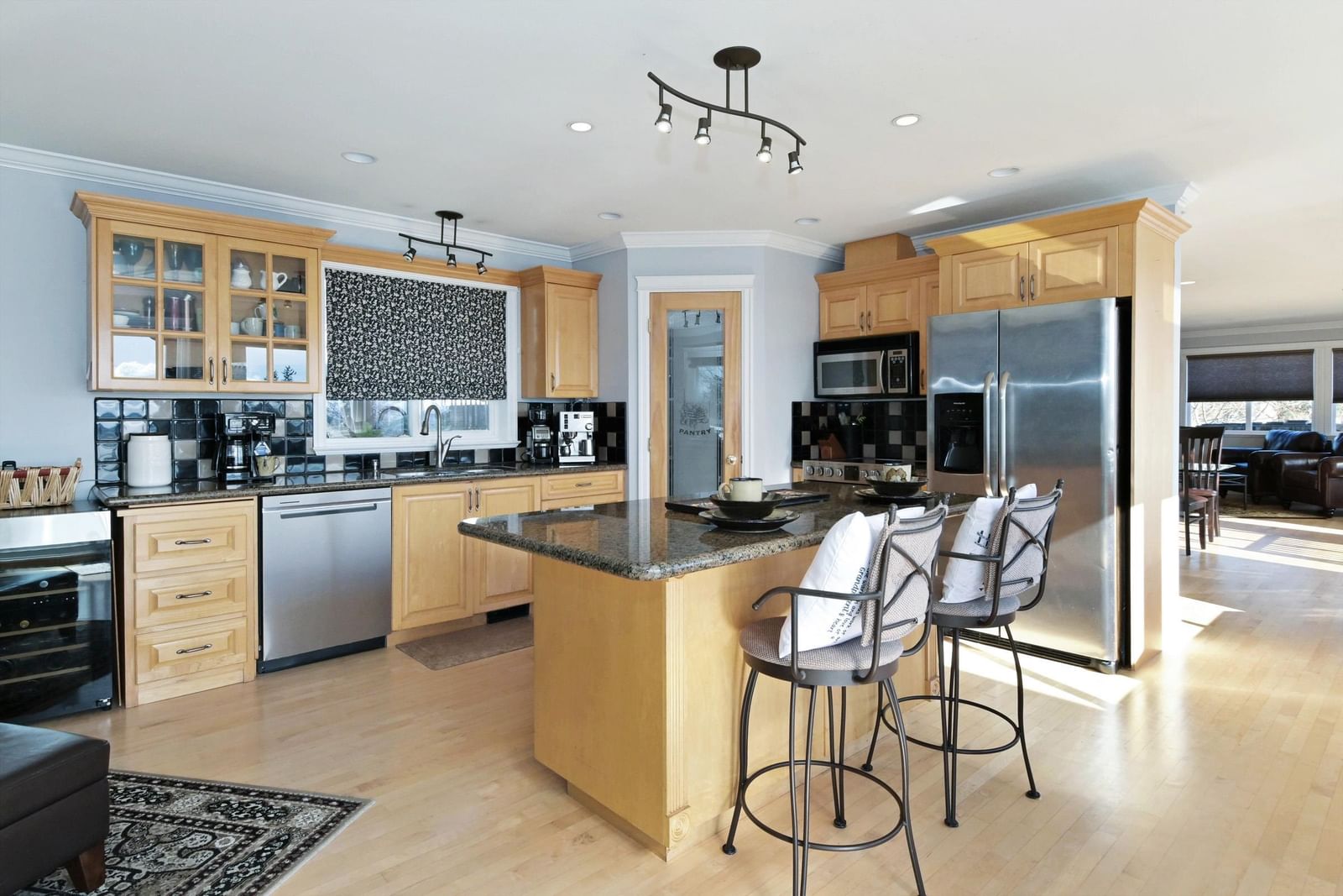 Listing Image 11