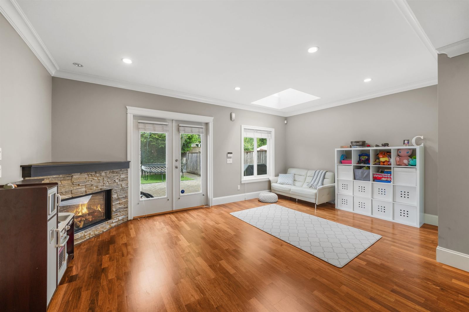 Listing Image 9