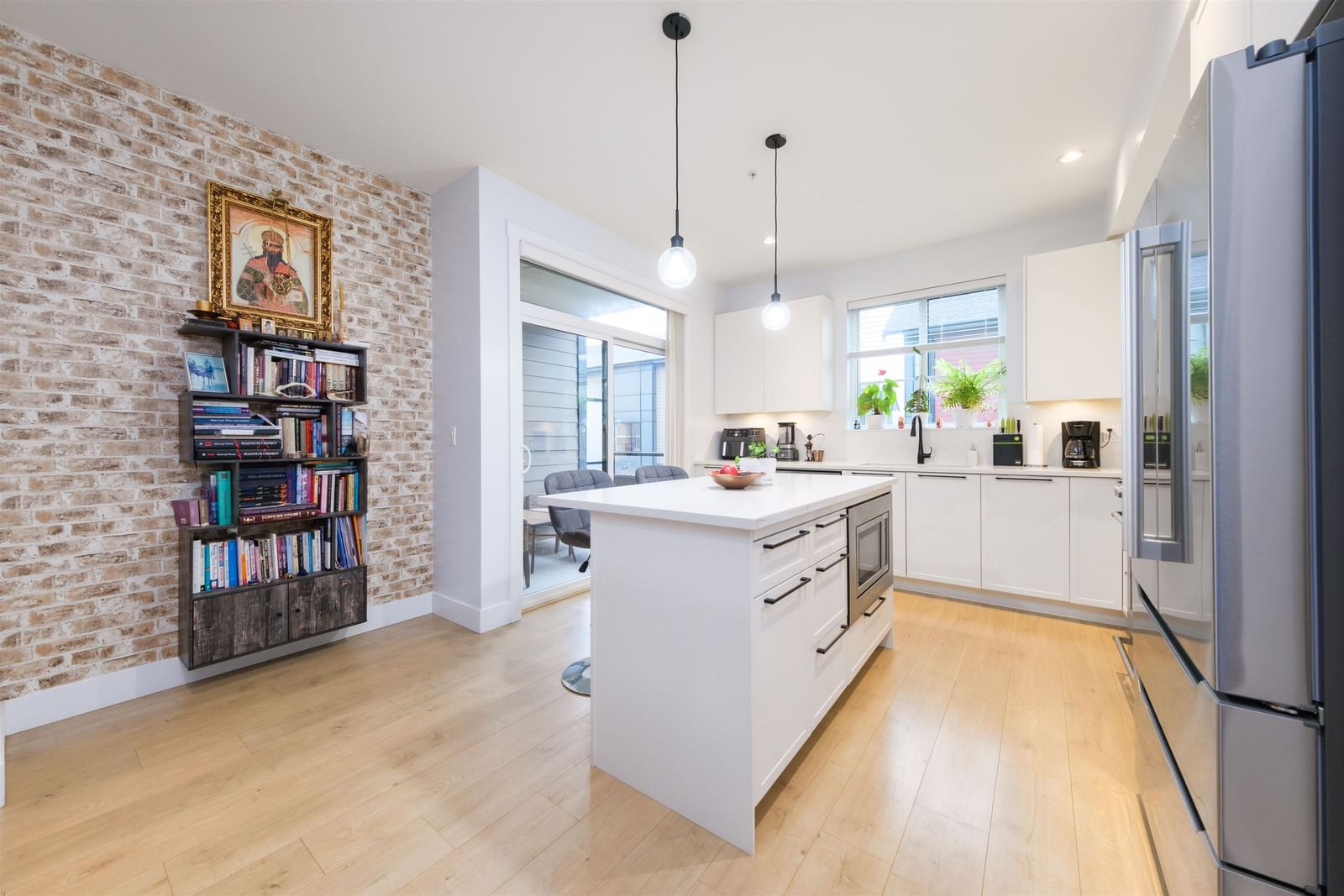 Listing Image 12