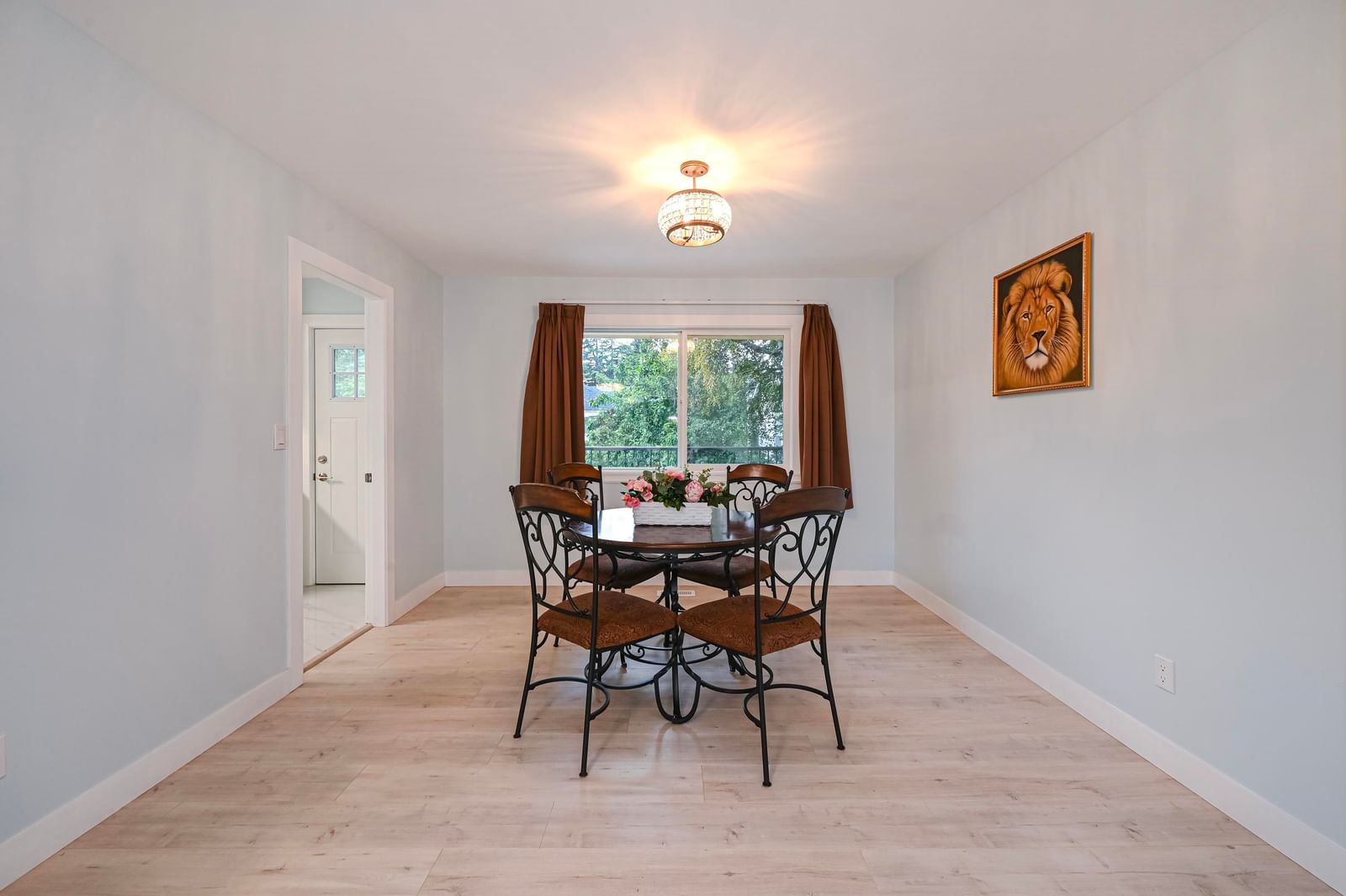 Listing Image 8