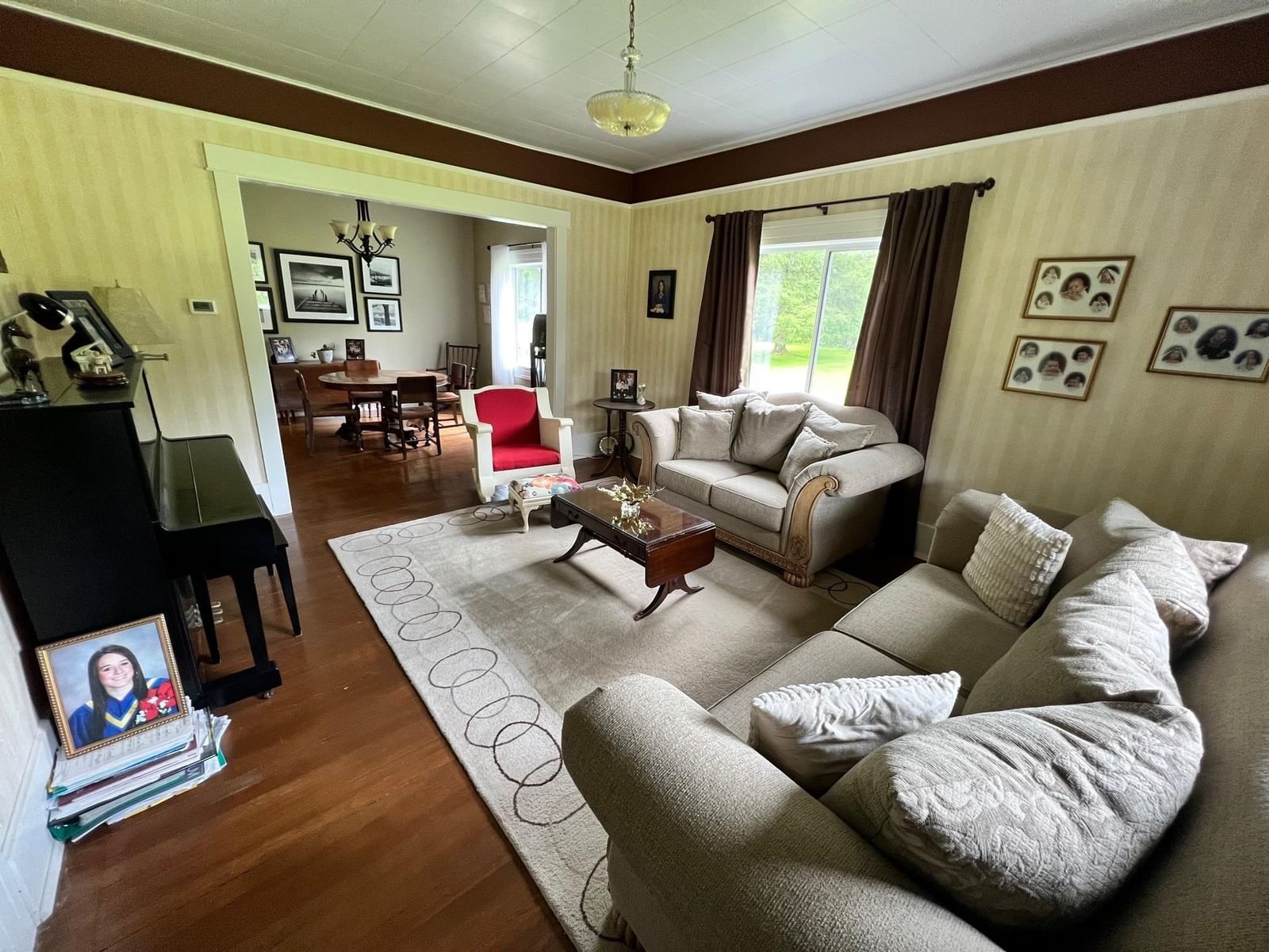 Listing Image 3