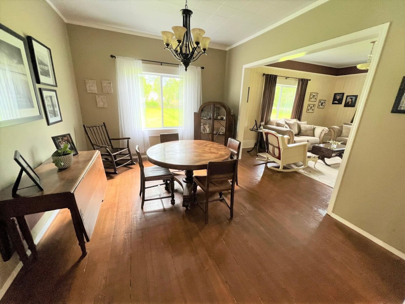 Listing Image 4