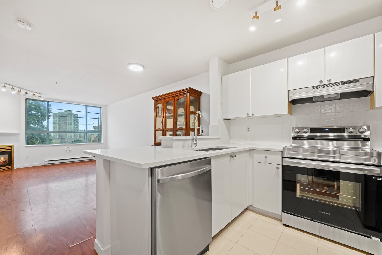 Listing Image 15